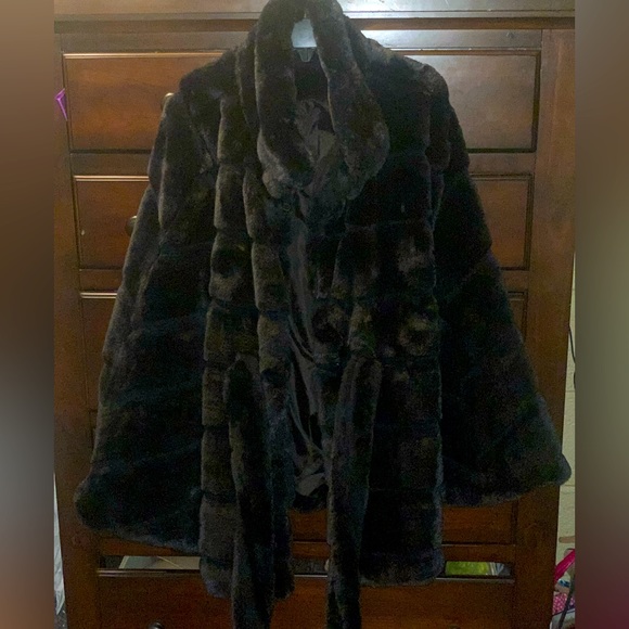 $80 boots /$50 Sandals /$100 LV Hat/$150 Tan Jacket/$125 Blk Jacket/$70 Blk Shaw - Picture 2 of 15